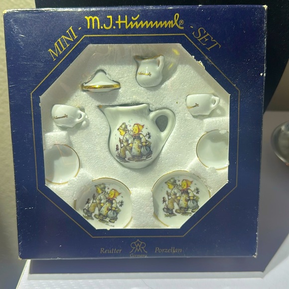 Mini M.J. Hummel Tea Set Vintage - Picture 1 of 1